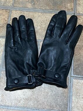Women’s Black Leather Polyester Gloves with Snap Wrist Strap size M/L